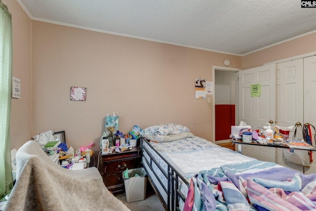 2161 Tanglewood Rd, Sumter, SC 29154 - bedroom with ornamental molding, a textured ceiling, and a closet