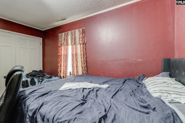 2161 Tanglewood Rd, Sumter, SC 29154 - bedroom featuring a textured ceiling and crown molding