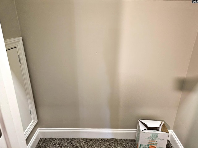 904 Sunnyhill Dr, Camden, SC 29020 - detailed view of baseboards and carpet