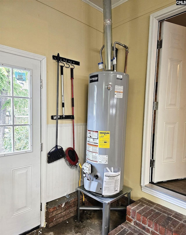 904 Sunnyhill Dr, Camden, SC 29020 - utilities with water heater