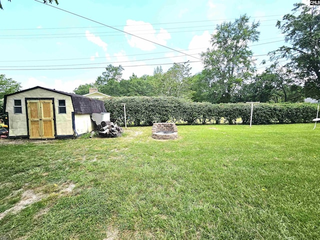 904 Sunnyhill Dr, Camden, SC 29020 - view of green lawn featuring a storage unit and an outdoor fire pit