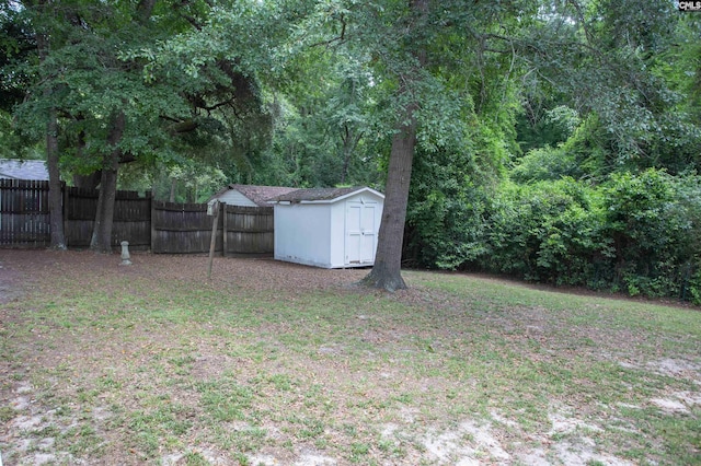 616 Mcrae Rd, Camden, SC 29020 - view of yard with a shed