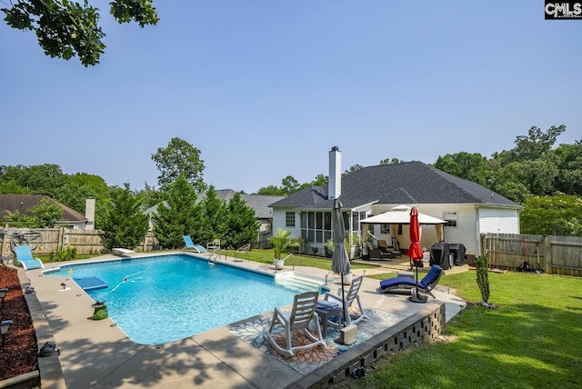 614 Beech Branch Dr, Irmo, SC 29063 - view of swimming pool featuring a patio, a fenced backyard, and a diving board