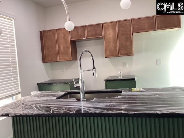 610 C Ave, West Columbia, SC 29169 - kitchen with a sink