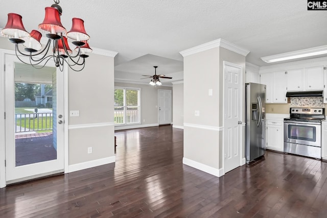 263 Sausage Ln, West Columbia, SC 29170 - kitchen featuring appliances with stainless steel finishes, under cabinet range hood, dark wood-style floors, a ceiling fan, and a textured ceiling