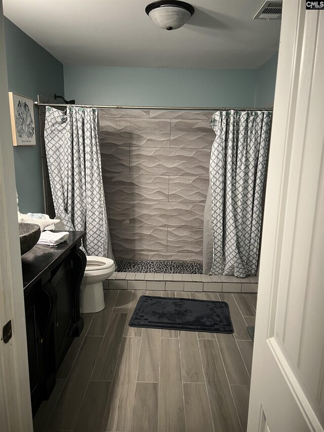 127 Brooklet Dr, Lexington, SC 29072 - bathroom featuring tiled shower, vanity, and wood finish floors
