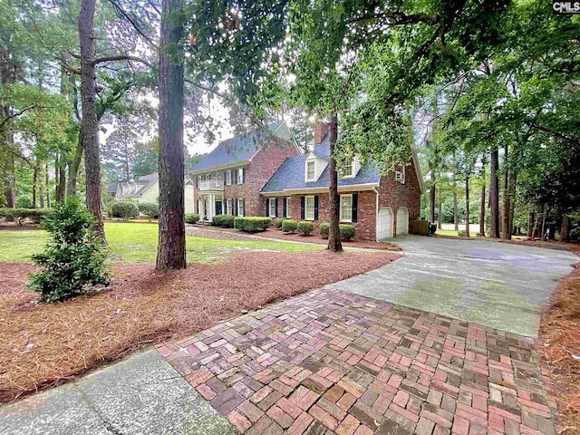 view of front of house with a front lawn