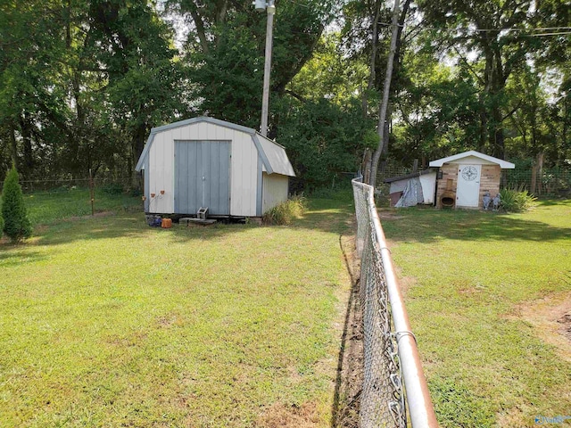 view of yard with a shed