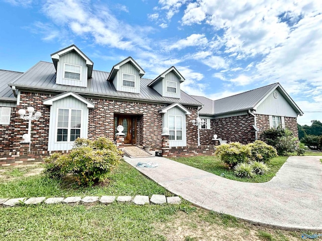 view of front of house with a front yard