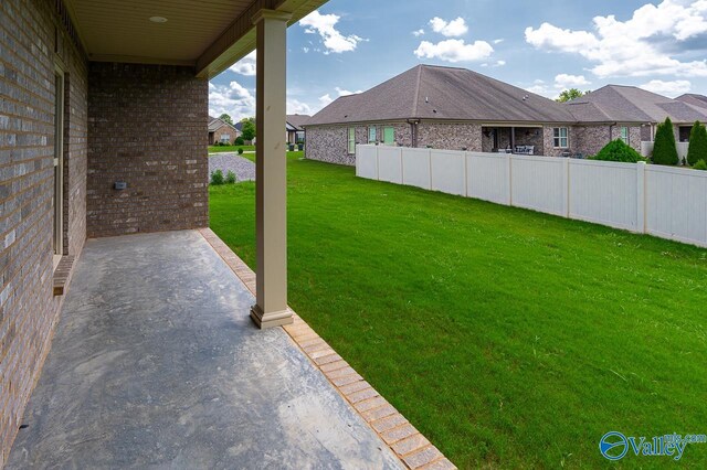 view of yard featuring a patio