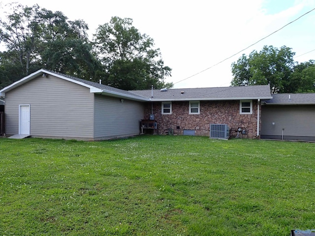 724 Frost St SW, Hartselle, AL 35640 - rear view of house featuring a lawn and stone siding