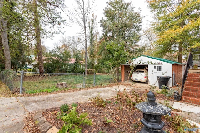 view of yard featuring a garage and an outbuilding