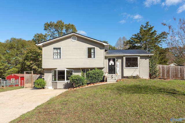 tri-level home featuring a front yard