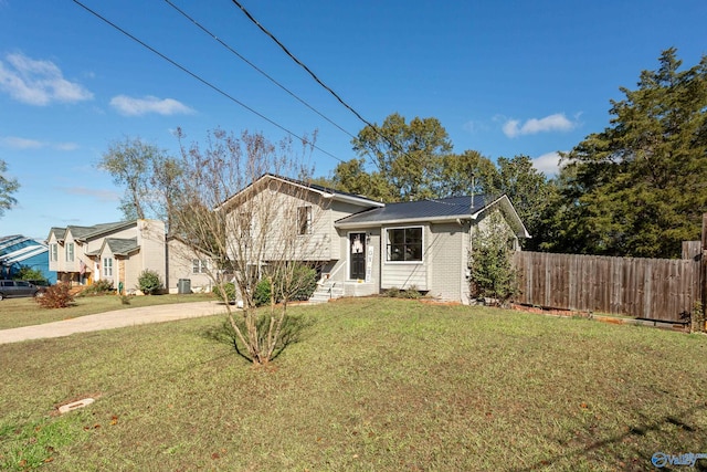 split level home with a front lawn