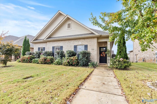 view of front of home featuring a front yard