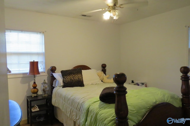 bedroom with ceiling fan