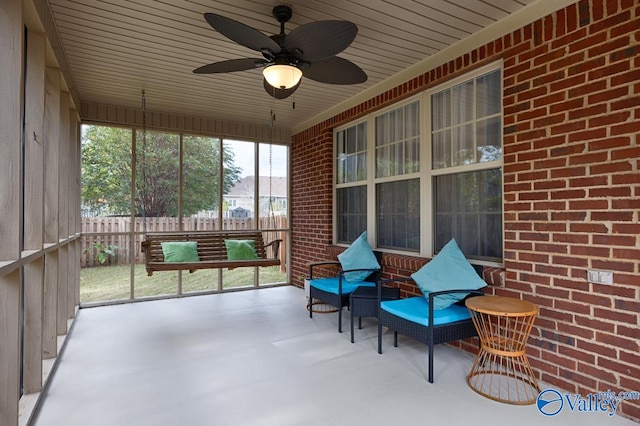 sunroom with ceiling fan