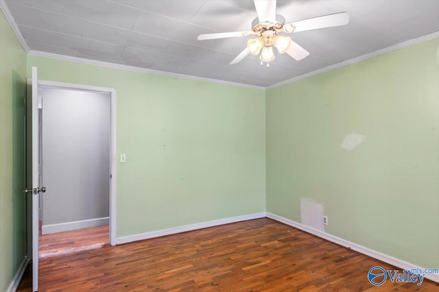 spare room featuring dark wood-type flooring, ornamental molding, and ceiling fan