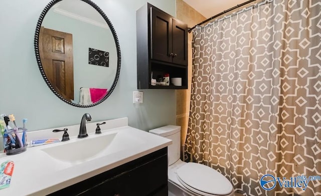 full bath with a shower with curtain, vanity, toilet, and crown molding