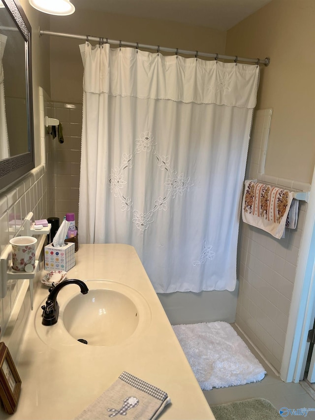 6818 Criner Rd SE, Huntsville, AL 35802 - bathroom featuring tile walls, vanity, and shower / bathtub combination with curtain