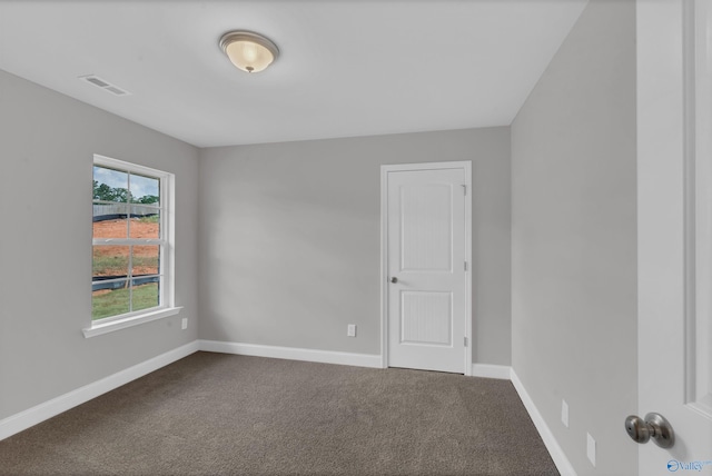 spare room with carpet flooring