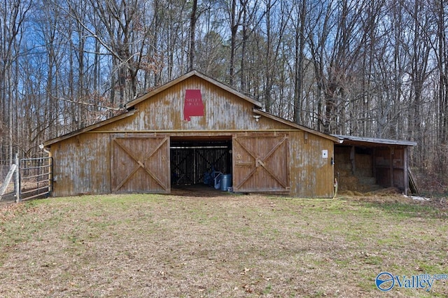 view of barn with a yard