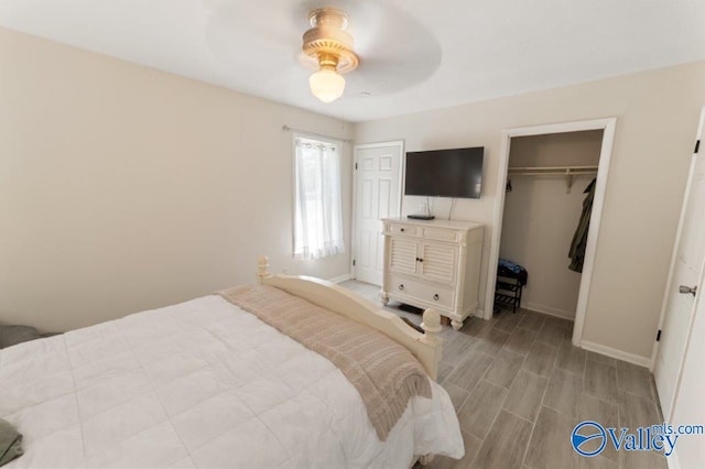 bedroom featuring a ceiling fan, baseboards, light wood-style floors, and a closet