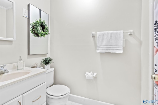 full bath featuring toilet, baseboards, and vanity