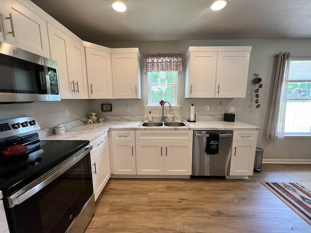1006 SW 6th St, Attalla, AL 35954 - kitchen with appliances with stainless steel finishes, a sink, light wood-style floors, white cabinets, and recessed lighting