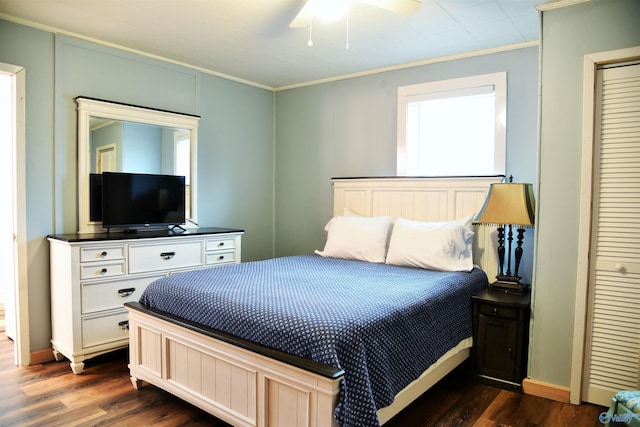 bedroom featuring crown molding, ceiling fan, and dark wood-type flooring