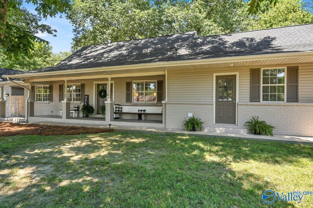 2611 Celestial Dr SW, Hartselle, AL 35640 - ranch-style home featuring brick siding, covered porch, and a front yard