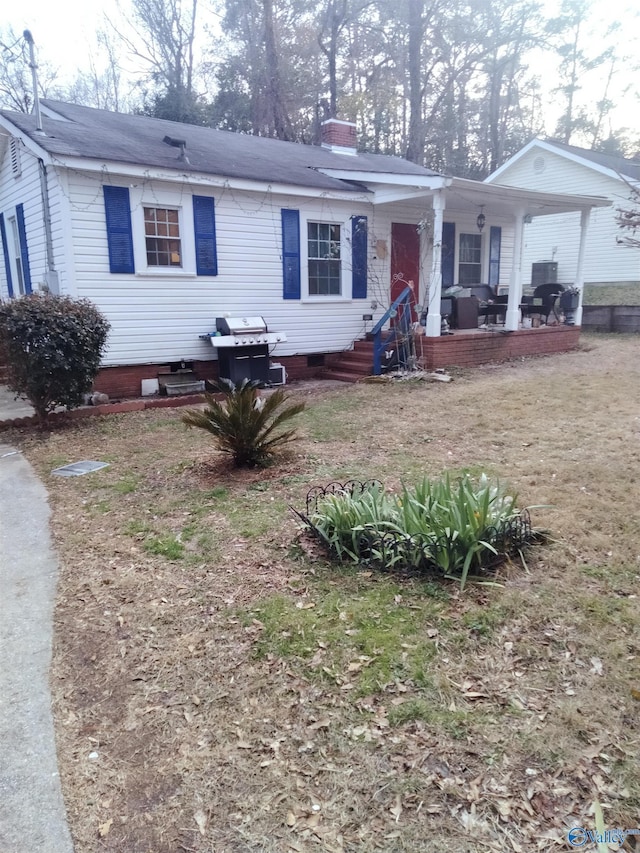 single story home featuring a porch