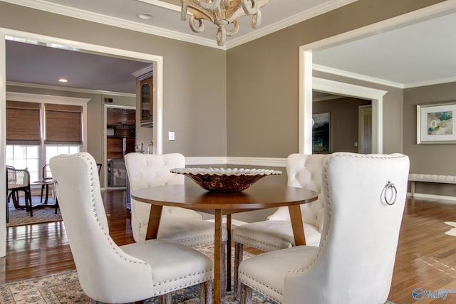 dining area featuring crown molding, recessed lighting, wood finished floors, a chandelier, and baseboards