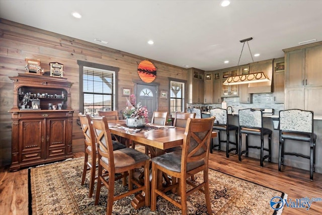 dining space featuring visible vents, wood finished floors, a wealth of natural light, and recessed lighting