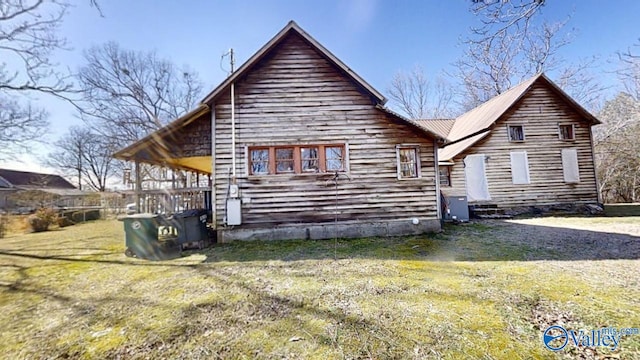 back of house with a lawn