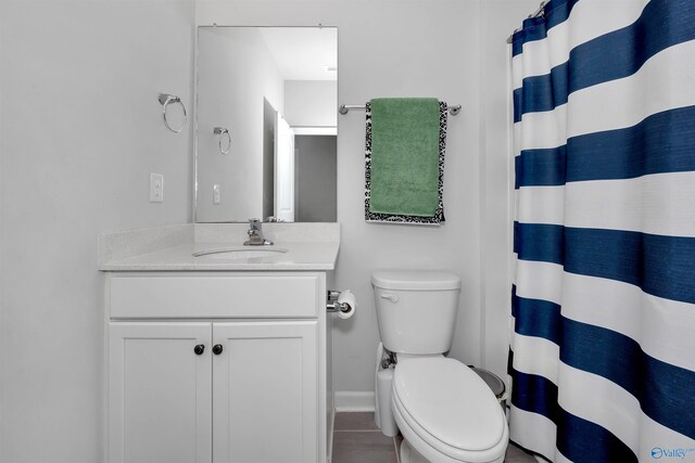 bathroom featuring a shower with curtain, toilet, and vanity