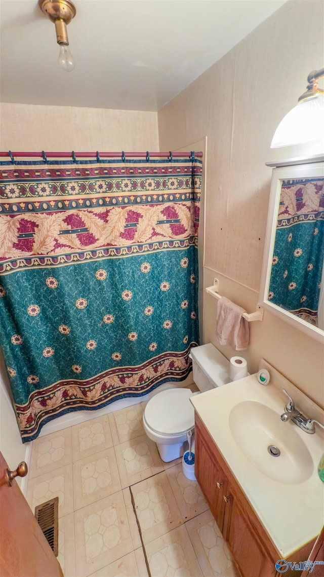 2808 Elmore Rd, Huntsville, AL 35805 - bathroom with toilet, vanity, and a shower with curtain