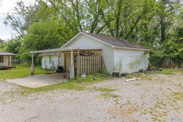 2808 Elmore Rd, Huntsville, AL 35805 - garage featuring fence