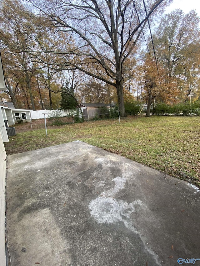 view of yard with a patio