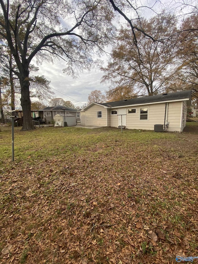 view of yard with central AC