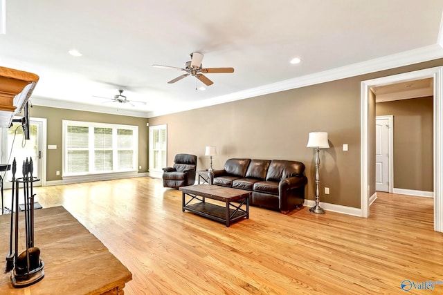 living room featuring light hardwood / wood-style floors, crown molding, and ceiling fan