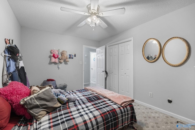 bedroom featuring ceiling fan, carpet floors, a textured ceiling, and a closet