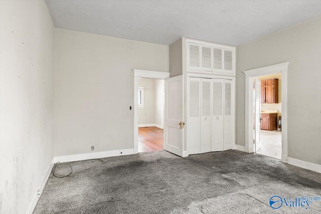 unfurnished bedroom featuring carpet flooring and a closet