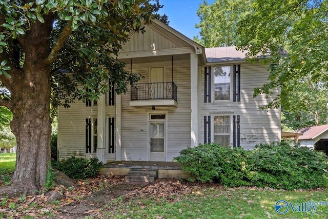 view of front of house with a balcony