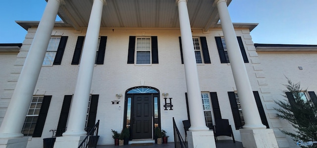 view of front of property featuring brick siding