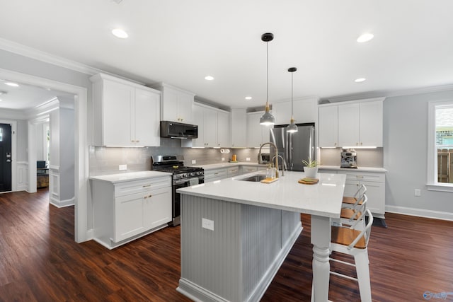 kitchen featuring decorative backsplash, stainless steel appliances, ornamental molding, and a sink