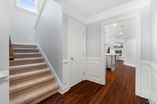 stairs featuring visible vents, ornamental molding, wainscoting, wood finished floors, and recessed lighting