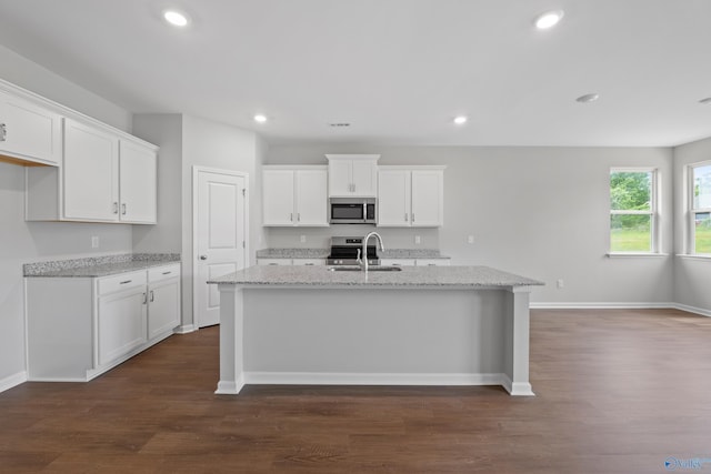 148 Aurora Cir, Fayetteville, TN 37334 - kitchen featuring stainless steel microwave, a sink, a kitchen island with sink, dark wood-type flooring, and recessed lighting