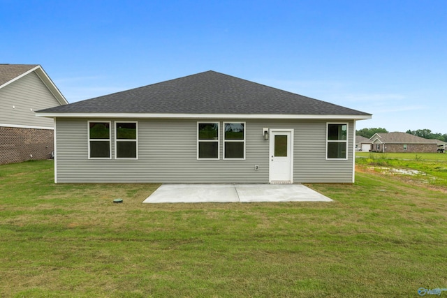 148 Aurora Cir, Fayetteville, TN 37334 - rear view of house featuring a patio, a shingled roof, and a yard