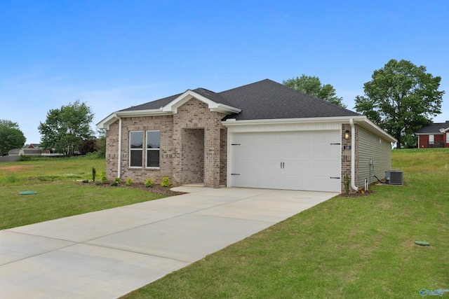 148 Aurora Cir, Fayetteville, TN 37334 - ranch-style house featuring central AC unit, brick siding, a garage, and a front yard